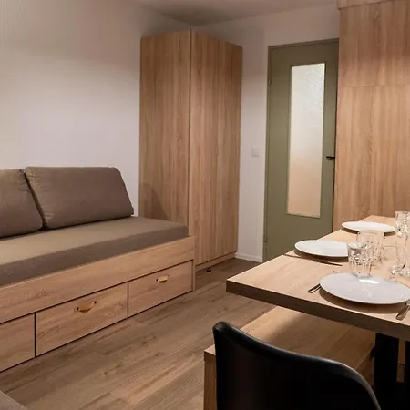 Abrineige Tourotel Apartman *